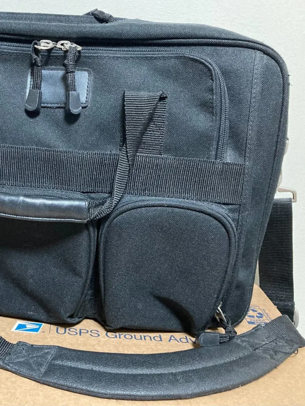 Heritage Laptop Messenger Bag, black canvas, fits 16
